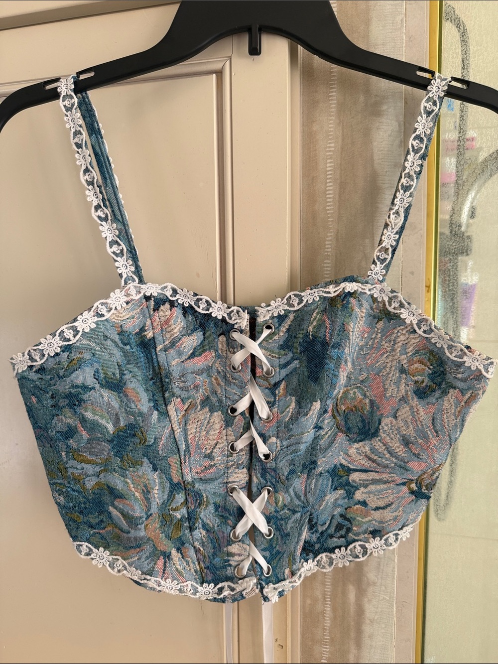 Gorgeous tapestry corset top 🤍